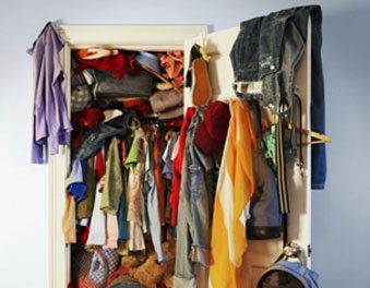 The Closet Detox: How to De-clutter Your Closet in 5 Easy Steps